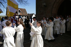 Feier der 1. Heiligen Kommunion in Sankt Crescentius (Foto: Karl-Franz Thiede)